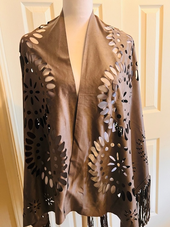 Justin & Taylor Jackets & Blazers - Women's Taupe Laser-Cut Fringe Shawl